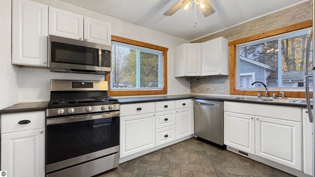 825 Walnut Street, Cadillac, MI 49601