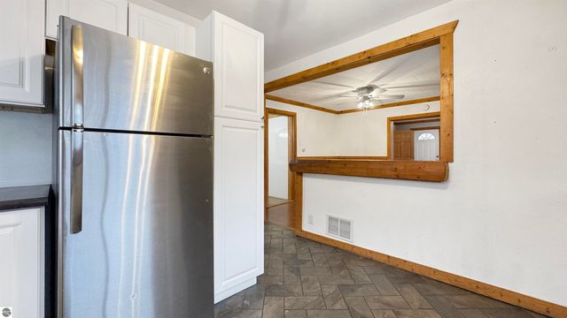 825 Walnut Street, Cadillac, MI 49601