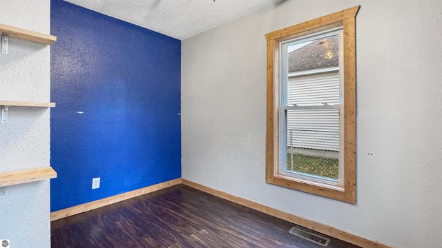 825 Walnut Street, Cadillac, MI 49601