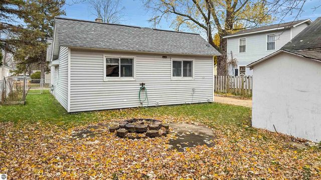 825 Walnut Street, Cadillac, MI 49601