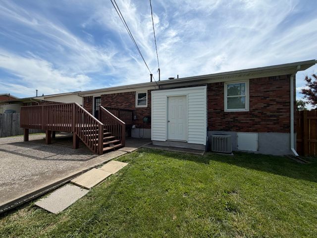 17 Holiday Road, Winchester, KY 40391