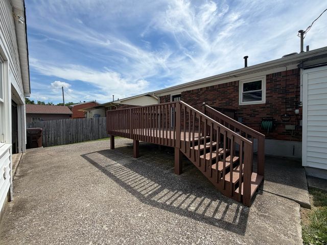 17 Holiday Road, Winchester, KY 40391