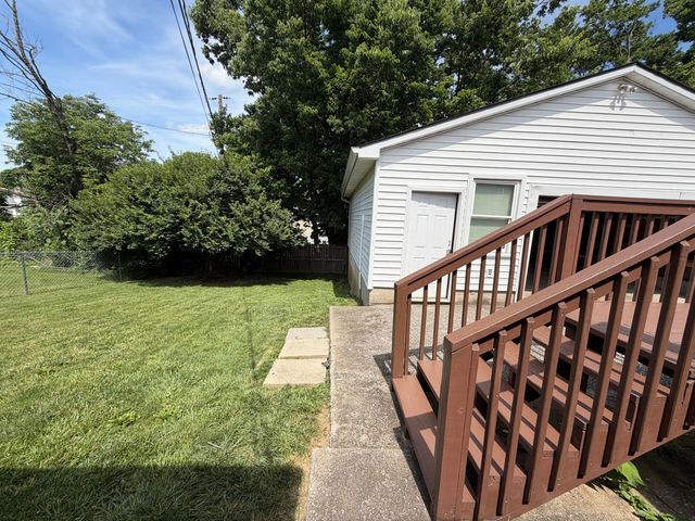 17 Holiday Road, Winchester, KY 40391