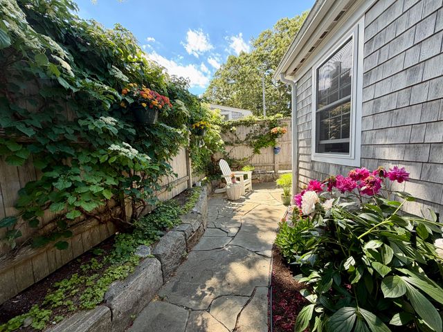 6 Pleasant Avenue, Harwich Port, MA 02646