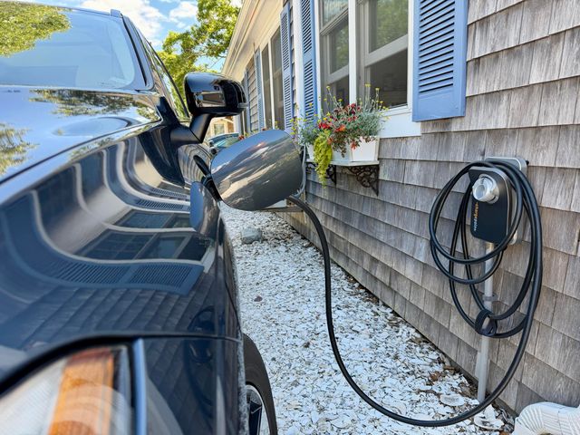 6 Pleasant Avenue, Harwich Port, MA 02646