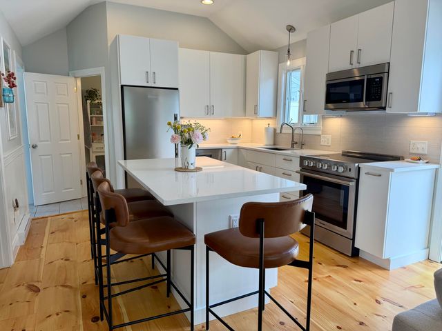 6 Pleasant Avenue, Harwich Port, MA 02646