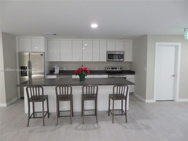 8075 SW 107 AV 210, Miami, FL 33173