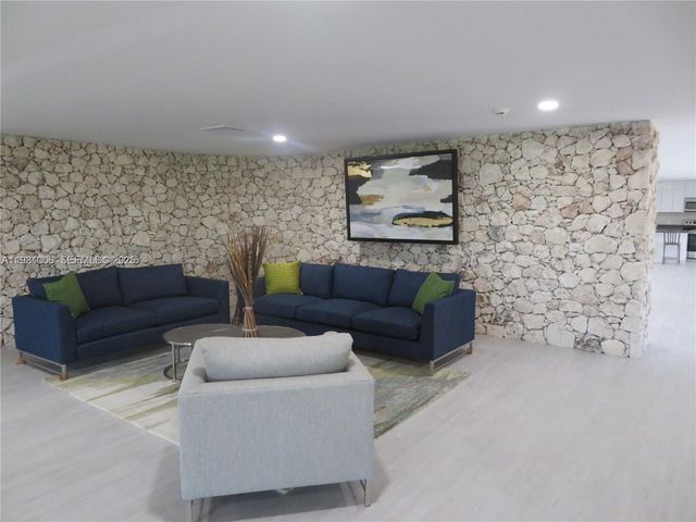 8075 SW 107 AV 210, Miami, FL 33173