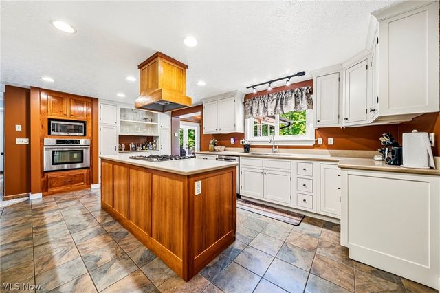8360 Timberlane Drive, Concord Twp, OH 44077