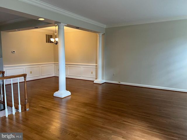 8156 BOSS ST, Vienna, VA 22182
