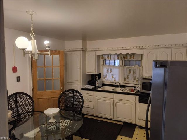 2224 Lloyd DR, Chesapeake, VA 23325