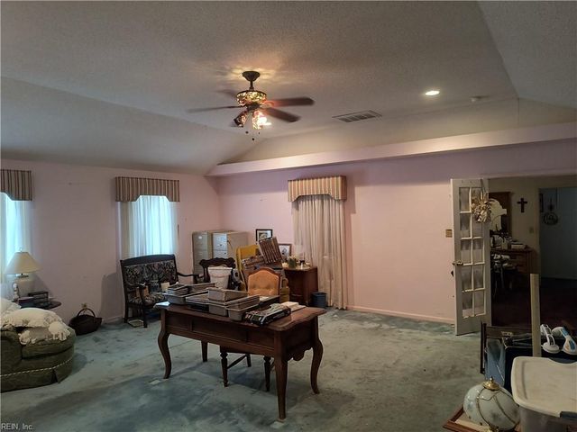 2224 Lloyd DR, Chesapeake, VA 23325