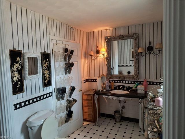 2224 Lloyd DR, Chesapeake, VA 23325