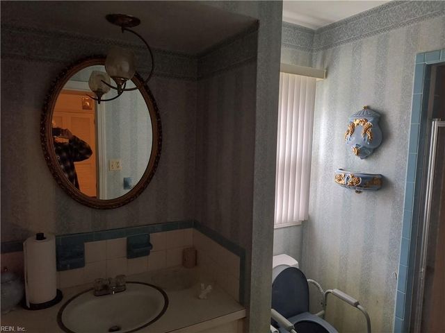 2224 Lloyd DR, Chesapeake, VA 23325