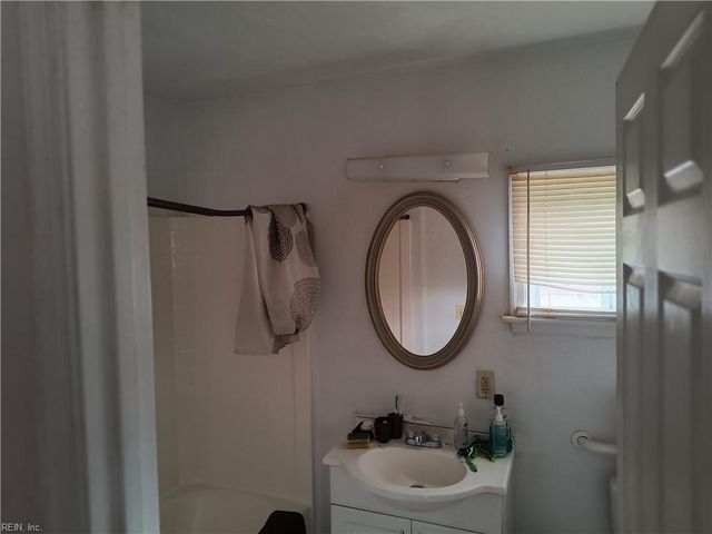 2224 Lloyd DR, Chesapeake, VA 23325