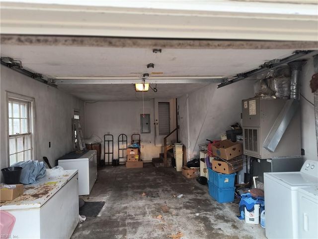 2224 Lloyd DR, Chesapeake, VA 23325