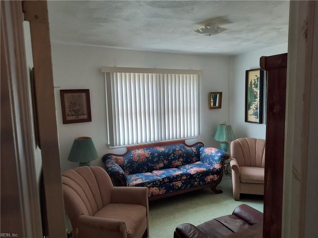 2224 Lloyd DR, Chesapeake, VA 23325