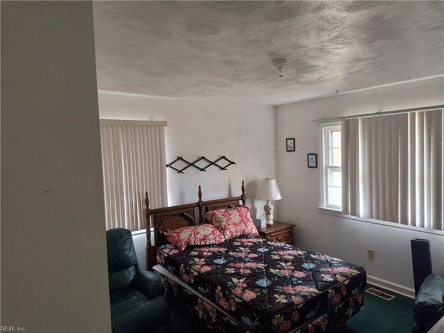 2224 Lloyd DR, Chesapeake, VA 23325