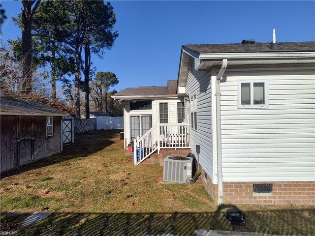2224 Lloyd DR, Chesapeake, VA 23325