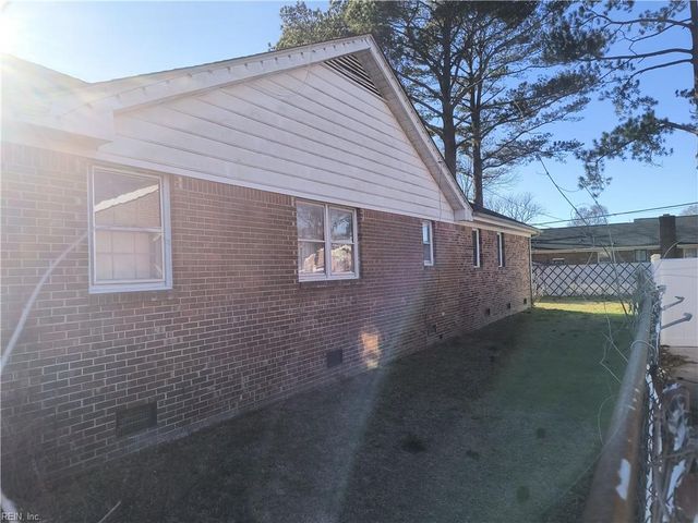 2224 Lloyd DR, Chesapeake, VA 23325