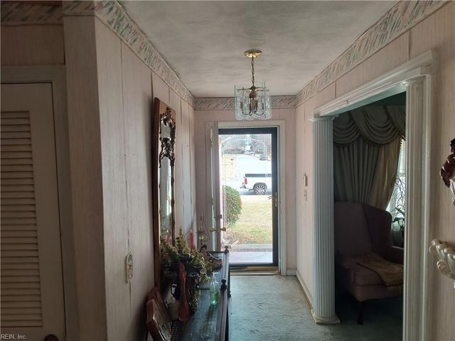 2224 Lloyd DR, Chesapeake, VA 23325