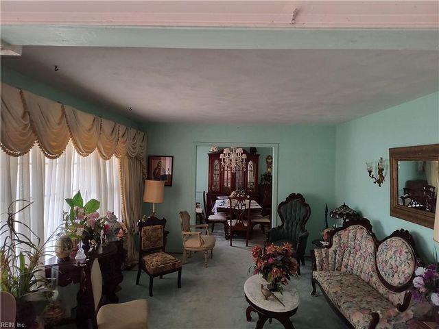 2224 Lloyd DR, Chesapeake, VA 23325