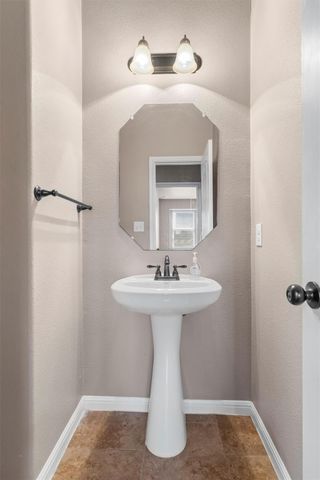 5941 Mantalcino DR, Round Rock, TX 78665