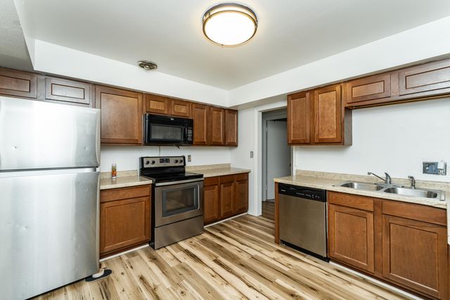 1413 16th Avenue NW, Rochester, MN 55901