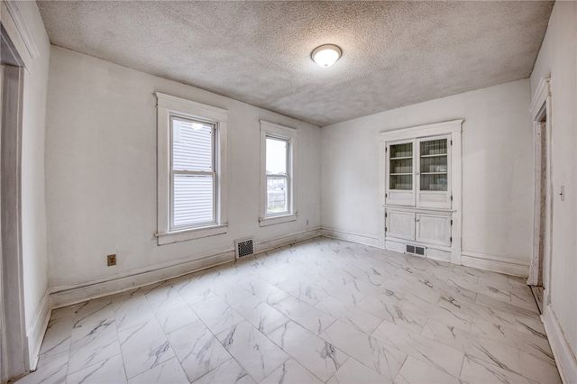 923 Adams St, New Castle, PA 16101