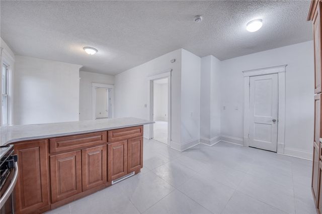 923 Adams St, New Castle, PA 16101