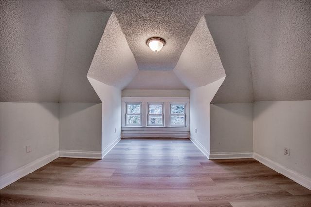 923 Adams St, New Castle, PA 16101