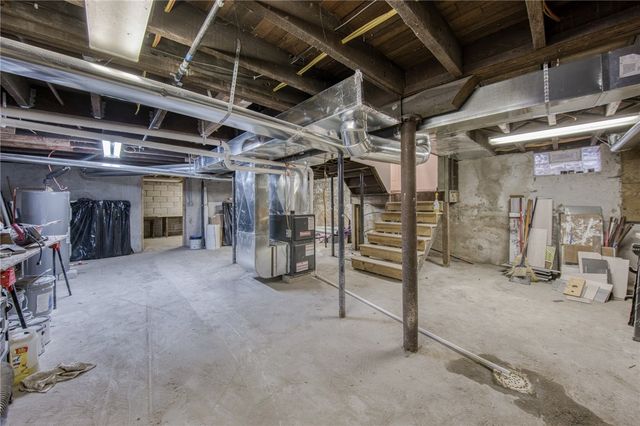 923 Adams St, New Castle, PA 16101