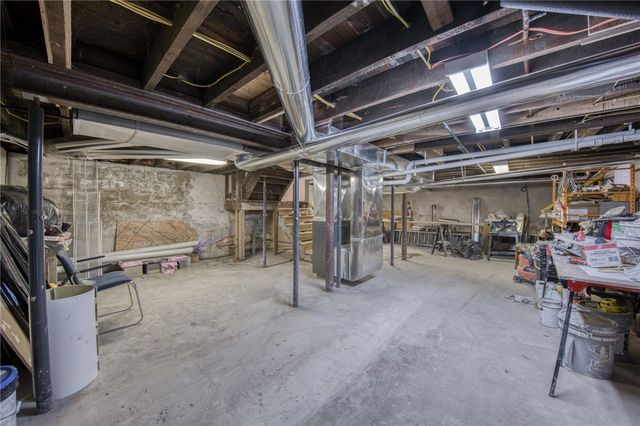 923 Adams St, New Castle, PA 16101