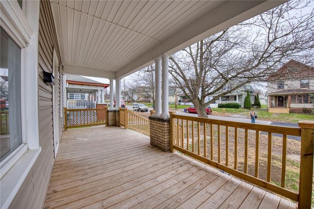 923 Adams St, New Castle, PA 16101