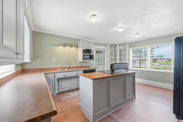 640 County Road 54, Garrett, IN 46738