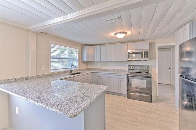 905 W BALL STREET, Plant City, FL 33563