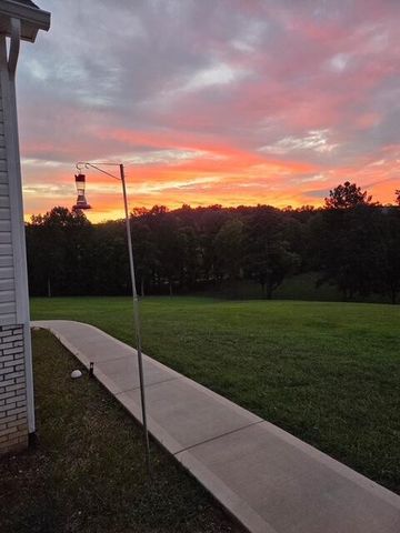 325 Henderson Road, Evensville, TN 37332