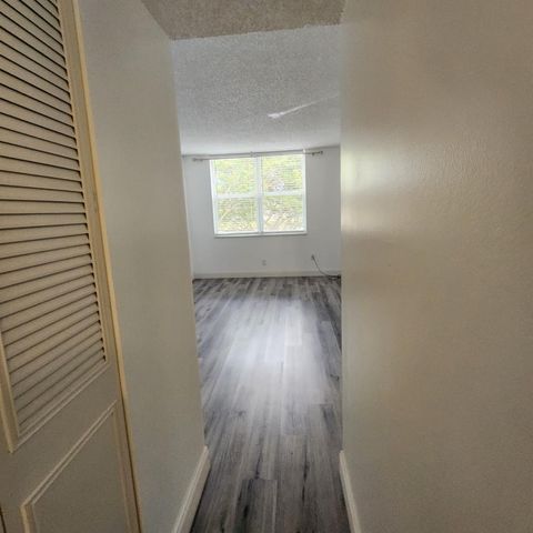 9430 Poinciana Place 305, Davie, FL 33324