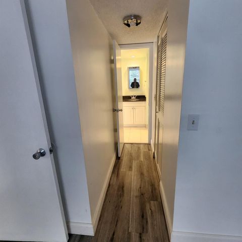 9430 Poinciana Place 305, Davie, FL 33324