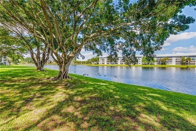 9430 Poinciana Place 305, Davie, FL 33324