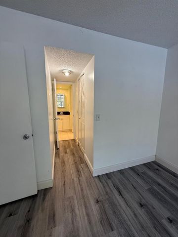 9430 Poinciana Place 305, Davie, FL 33324