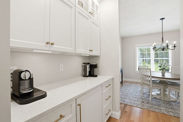 18 Cranberry Farm Rd, Plymouth, MA 02360