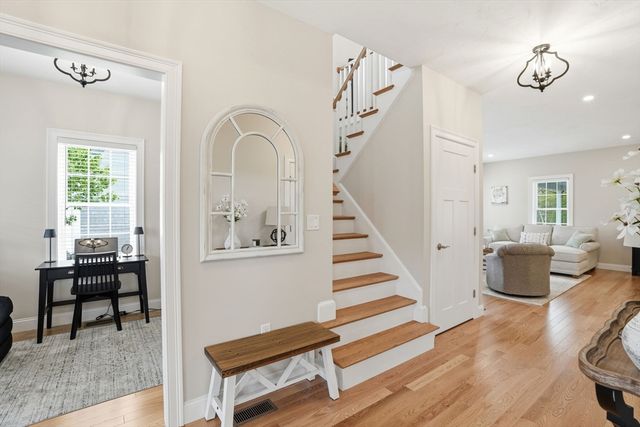 18 Cranberry Farm Rd, Plymouth, MA 02360