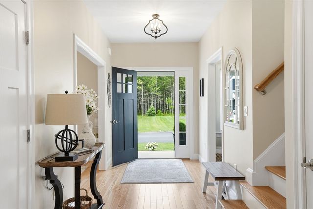 18 Cranberry Farm Rd, Plymouth, MA 02360