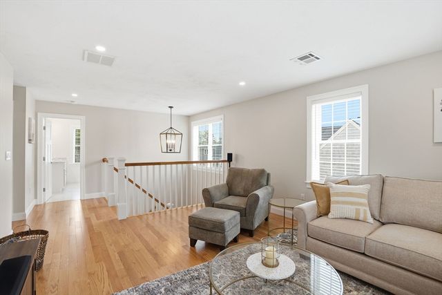 18 Cranberry Farm Rd, Plymouth, MA 02360