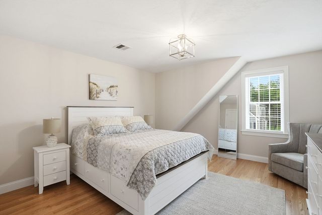 18 Cranberry Farm Rd, Plymouth, MA 02360