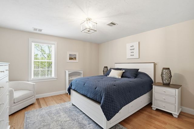 18 Cranberry Farm Rd, Plymouth, MA 02360