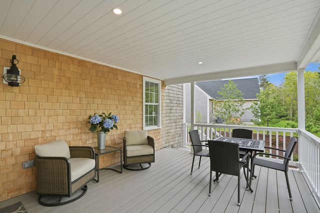 18 Cranberry Farm Rd, Plymouth, MA 02360