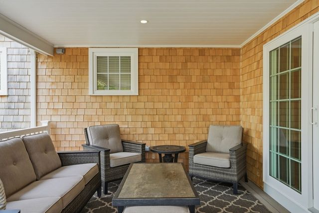 18 Cranberry Farm Rd, Plymouth, MA 02360