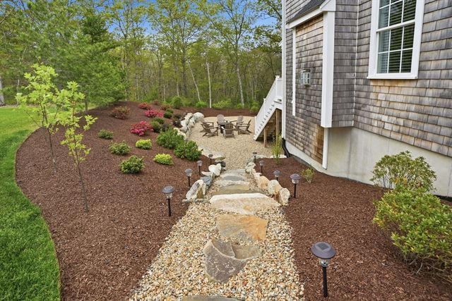 18 Cranberry Farm Rd, Plymouth, MA 02360